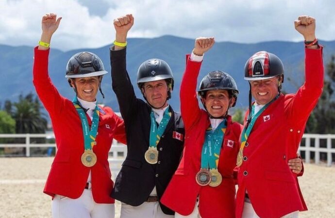 Caroline Pamukcu y Canadá se alzan con el oro en la prueba completa
