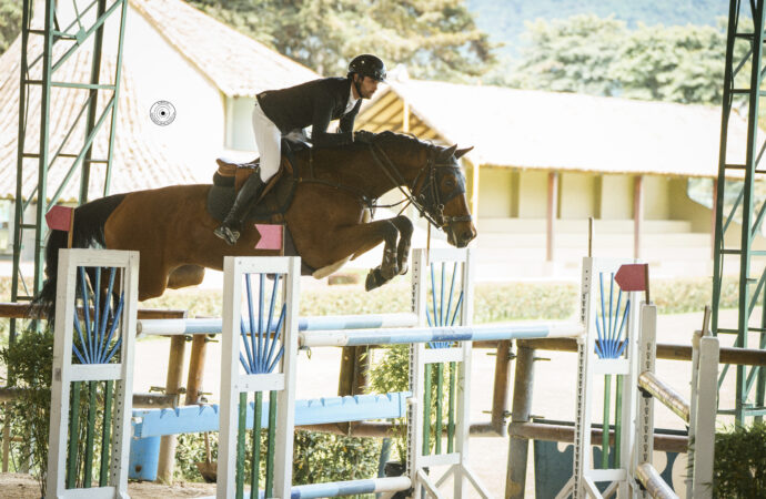 Mateo Casas se corona campeón en la Abierta 1.45 del Clásico Delipavo y participará en el Big Tour del GTC de Caballería